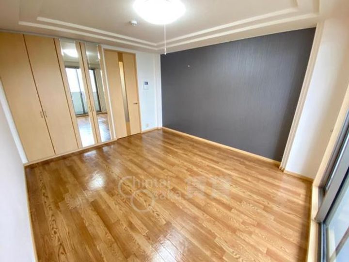 大阪府箕面市彩都粟生南2丁目の賃貸マンションの居間