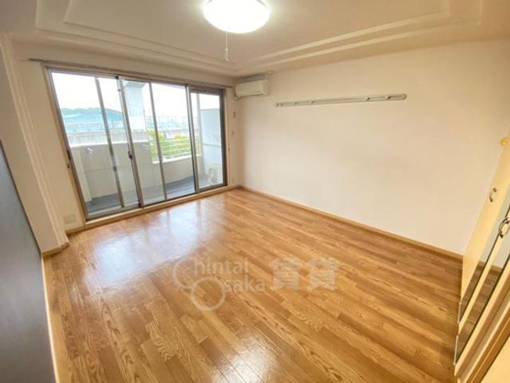 大阪府箕面市彩都粟生南2丁目の賃貸マンションの居間