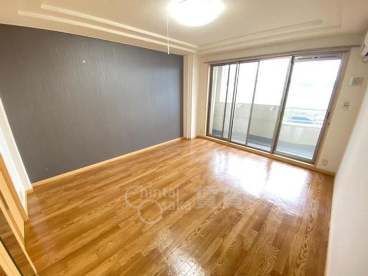 大阪府箕面市彩都粟生南2丁目の賃貸マンションの居間