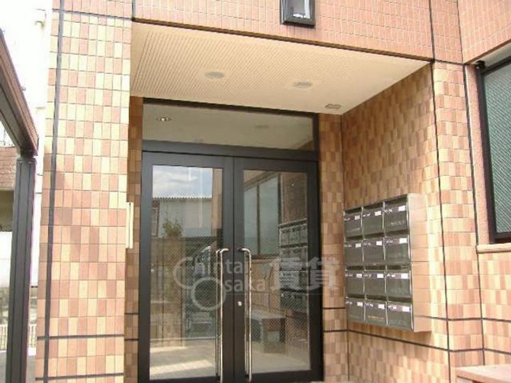 大阪府箕面市西宿2丁目の賃貸アパートの玄関