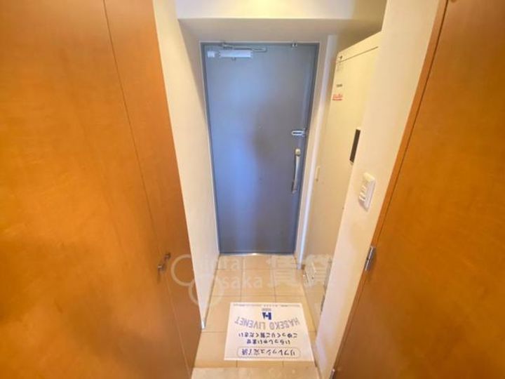 大阪府豊中市東寺内町の賃貸マンションの玄関
