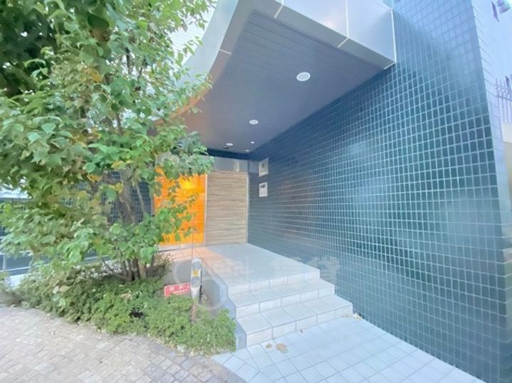 大阪府豊中市東寺内町の賃貸マンションの玄関