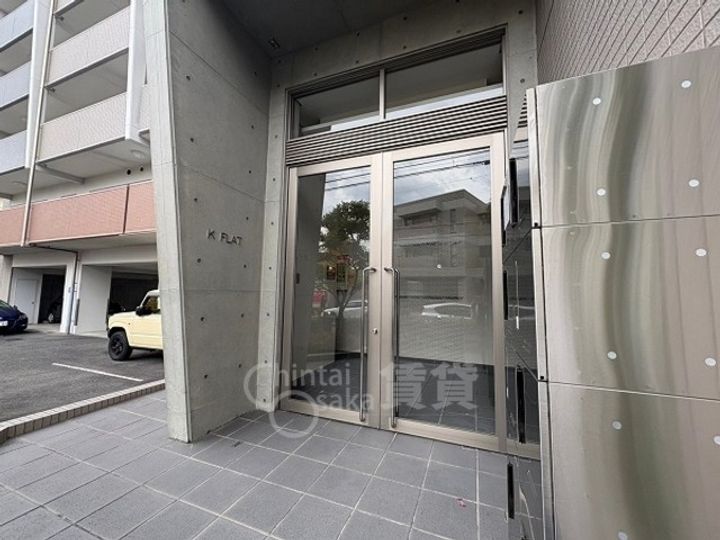 大阪府豊中市熊野町4丁目の賃貸マンションの玄関