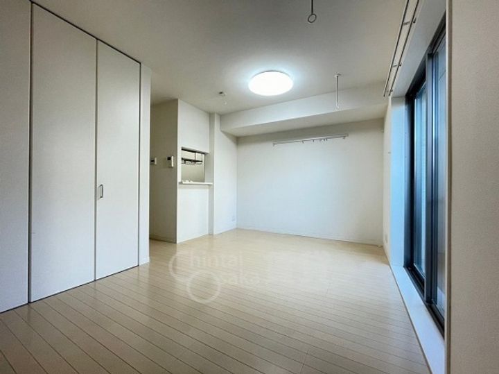 大阪府豊中市長興寺南1丁目の賃貸マンションの居間