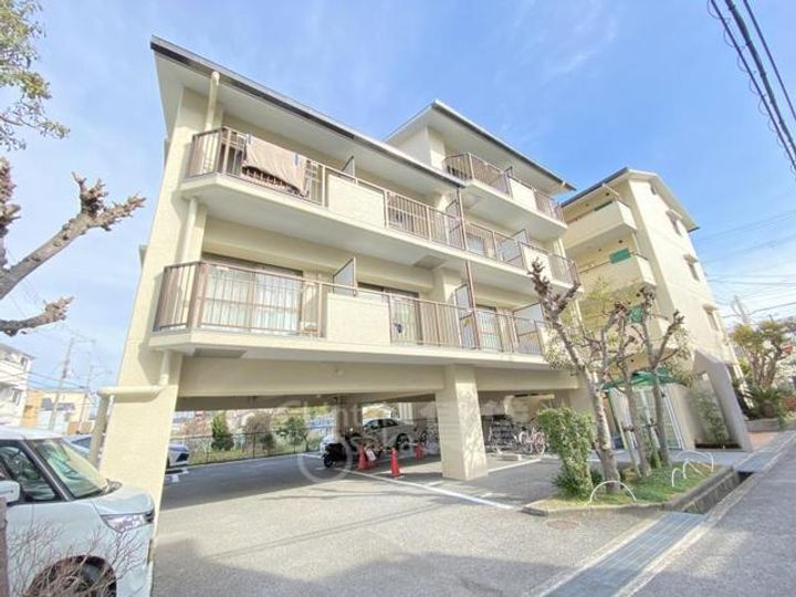 大阪府箕面市小野原東2丁目の賃貸マンションの外観