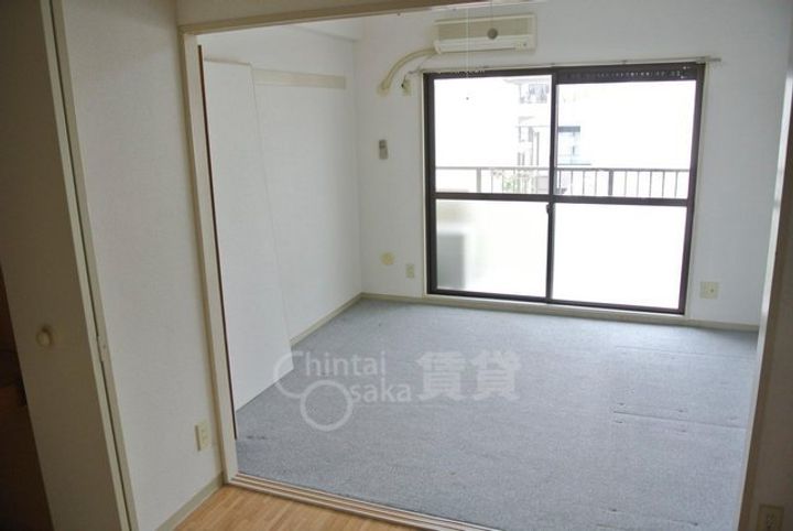 大阪府箕面市小野原東2丁目の賃貸マンションの居間