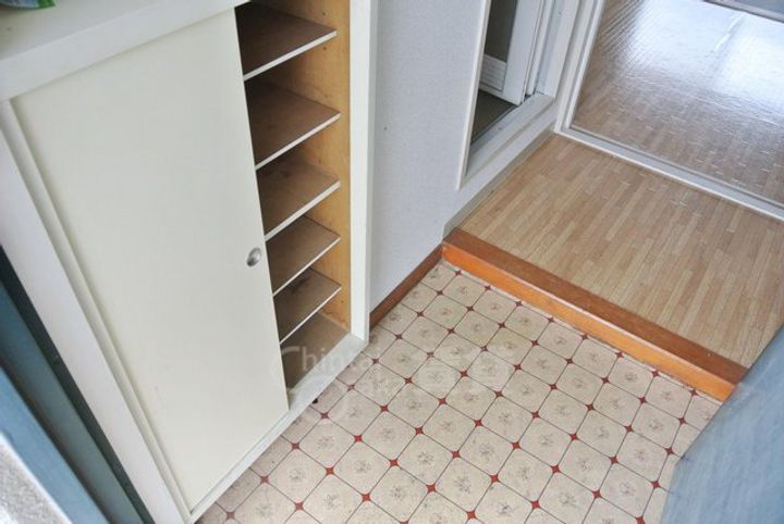 大阪府箕面市小野原東2丁目の賃貸マンションの玄関