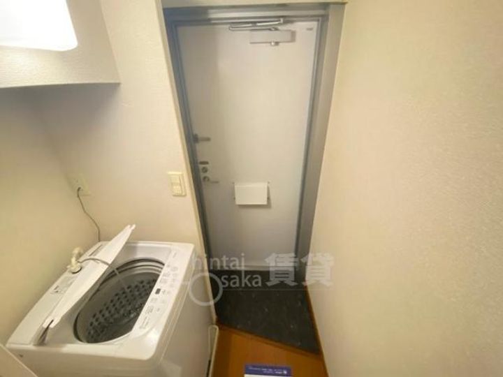 大阪府豊中市千里園2丁目の賃貸アパートの玄関