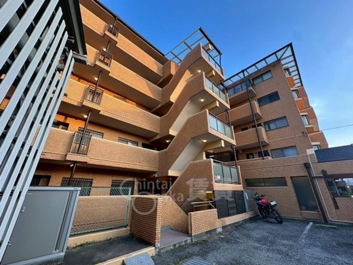 大阪府豊中市待兼山町の賃貸マンションの外観