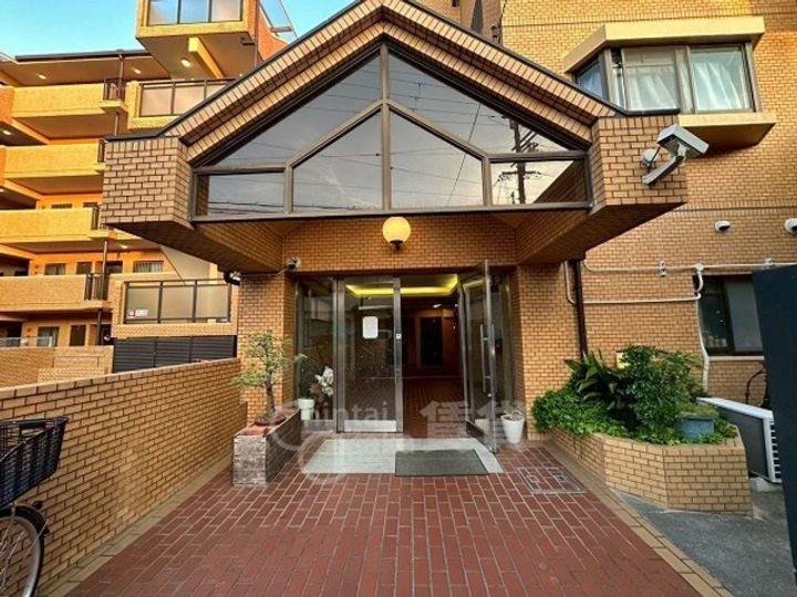 大阪府豊中市待兼山町の賃貸マンションの玄関