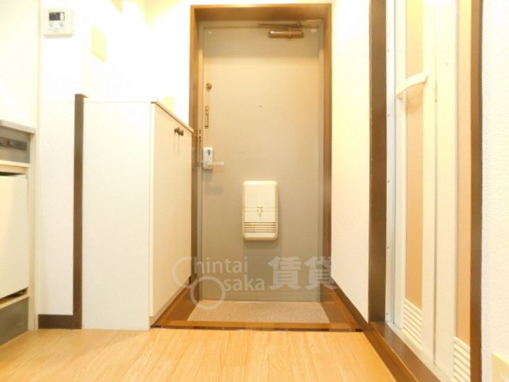 大阪府箕面市瀬川2丁目の賃貸マンションの玄関