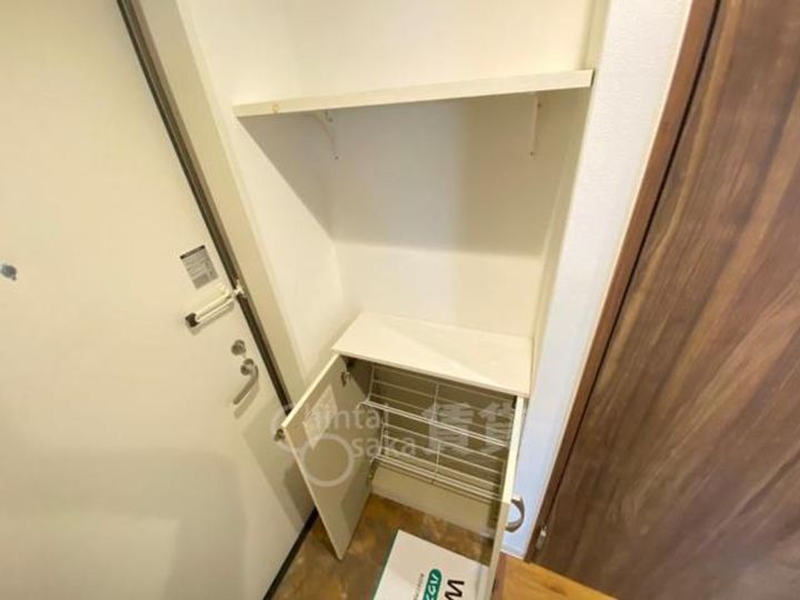 大阪府池田市井口堂2丁目の賃貸マンションの玄関