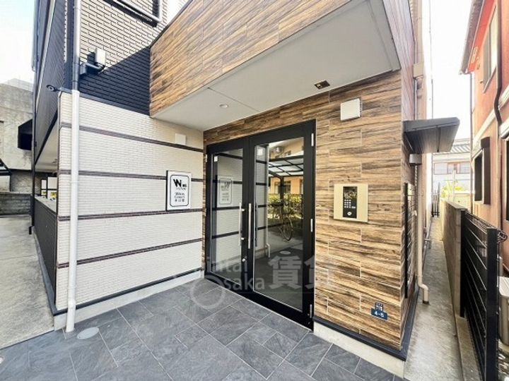 大阪府池田市井口堂2丁目の賃貸マンションの玄関
