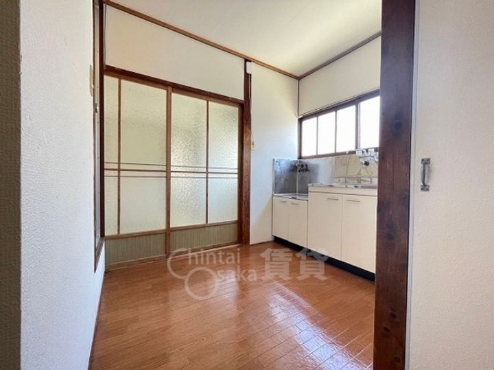 兵庫県川西市花屋敷1丁目の賃貸アパートの居間