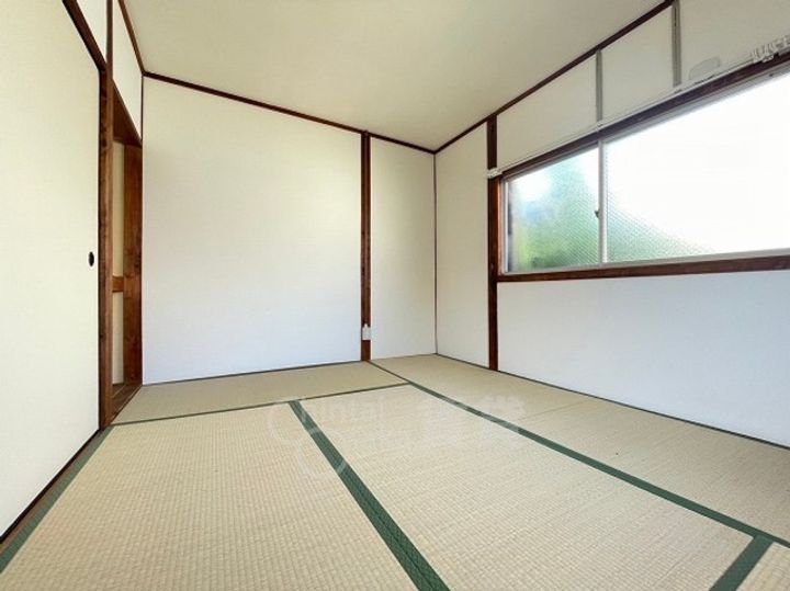 兵庫県川西市花屋敷1丁目の賃貸アパートの居間