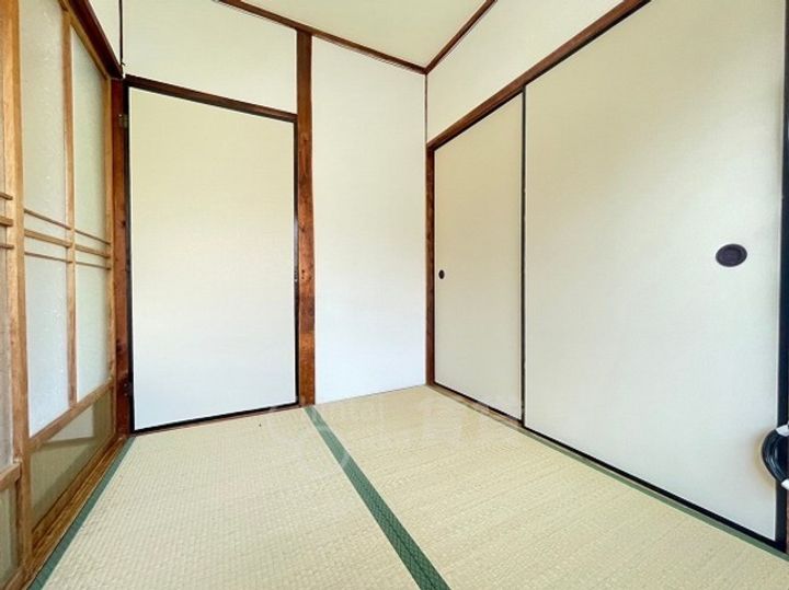 兵庫県川西市花屋敷1丁目の賃貸アパートの居間