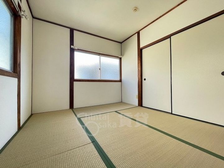 兵庫県川西市花屋敷1丁目の賃貸アパートの居間