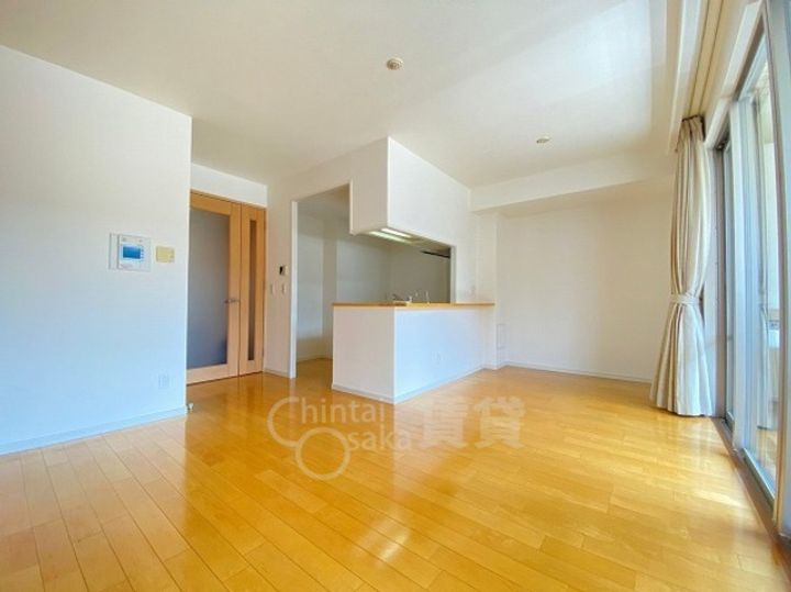 大阪府豊中市南桜塚2丁目の賃貸マンションの居間