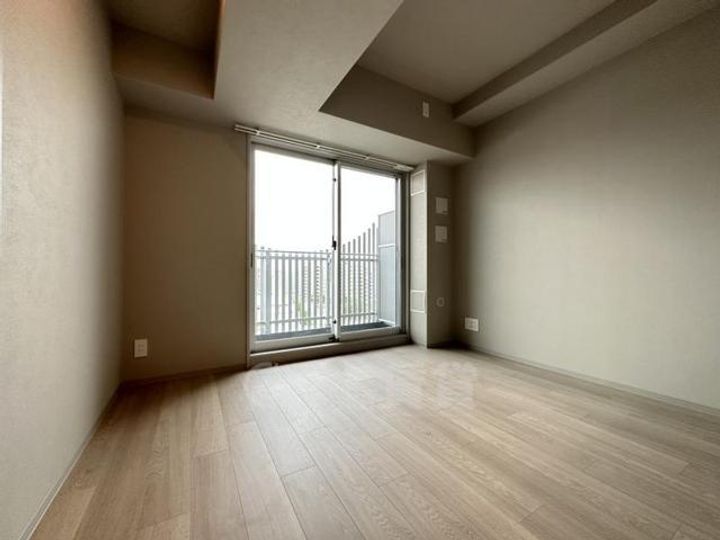 大阪府吹田市垂水町3丁目の賃貸マンションの居間