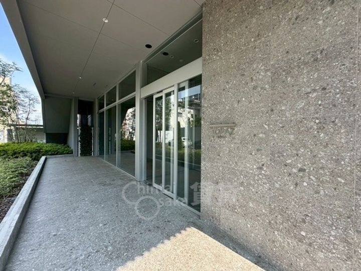 大阪府吹田市垂水町3丁目の賃貸マンションの玄関