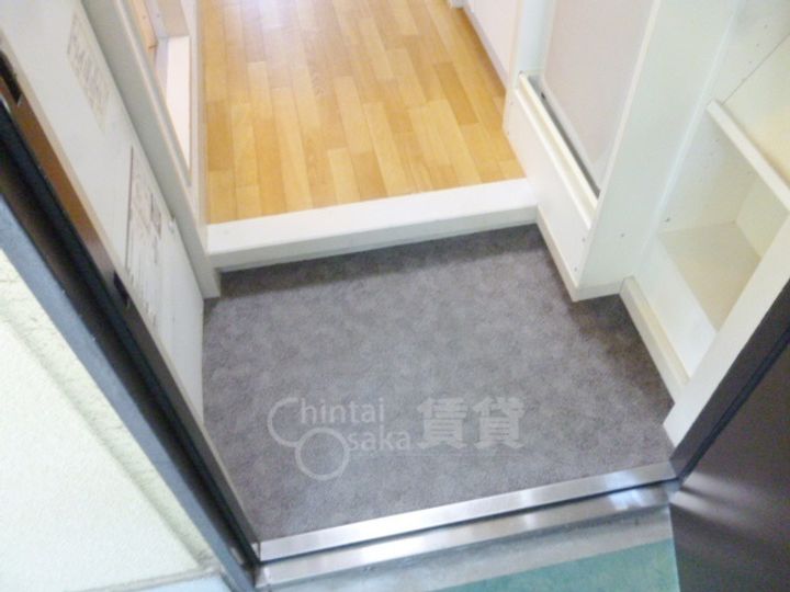 大阪府池田市井口堂2丁目の賃貸マンションの玄関