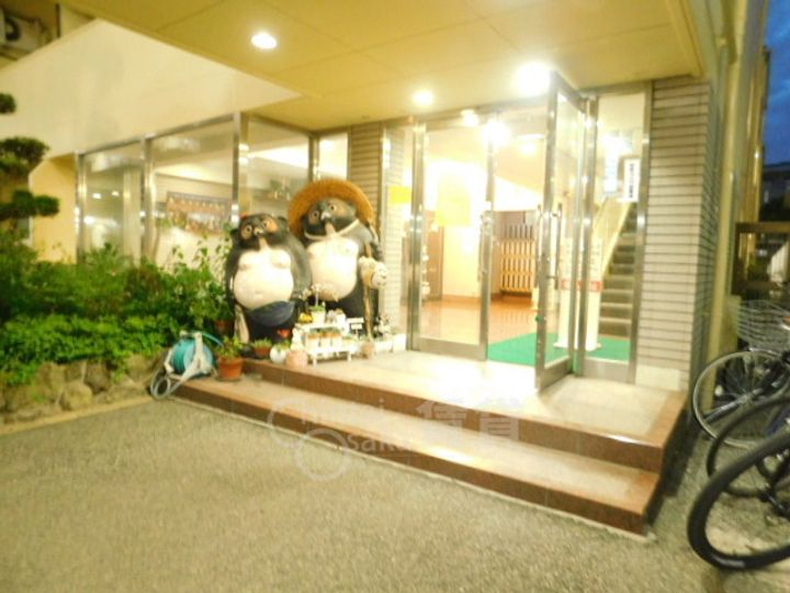 大阪府池田市井口堂2丁目の賃貸マンションの玄関