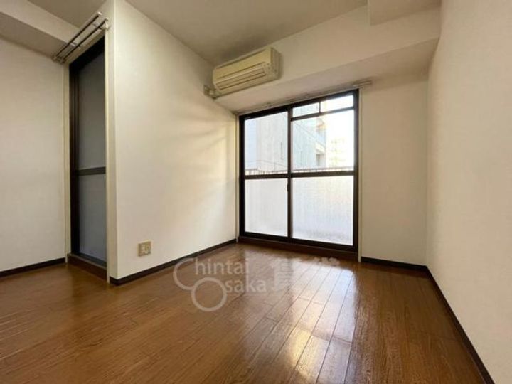 大阪府吹田市朝日町の賃貸マンションの居間