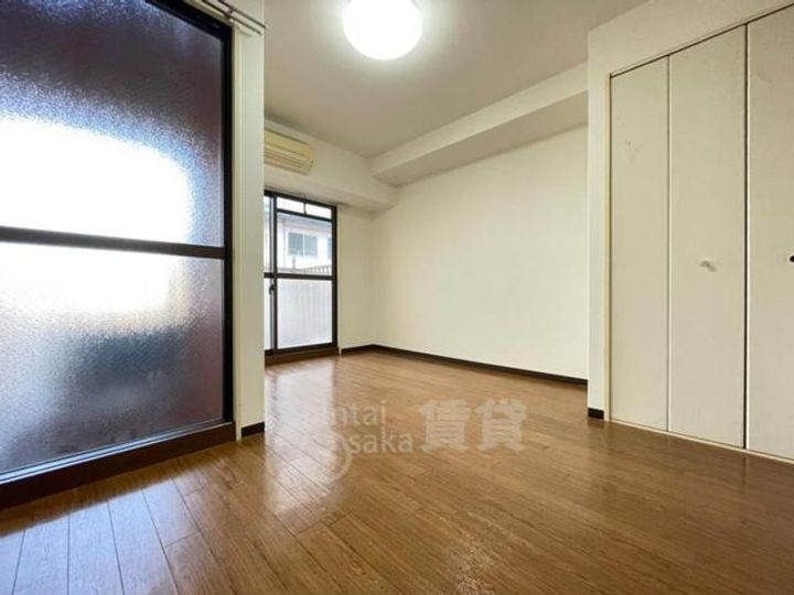 大阪府吹田市朝日町の賃貸マンションの居間