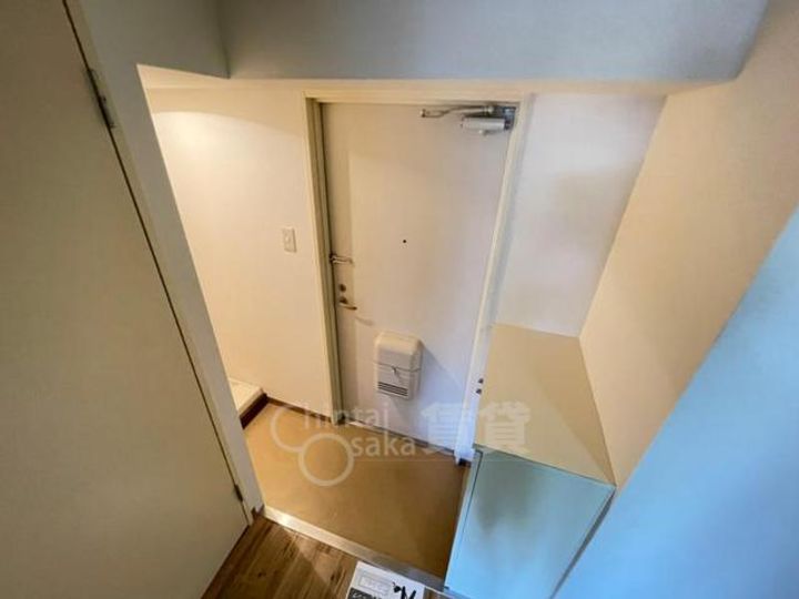 大阪府吹田市朝日町の賃貸マンションの玄関