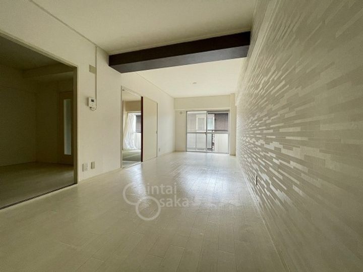 大阪府豊中市岡町南3丁目の賃貸マンションの居間