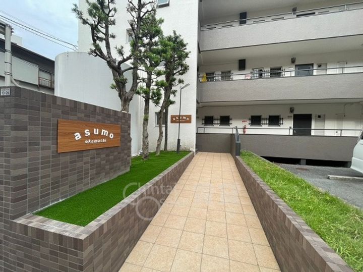 大阪府豊中市岡町南3丁目の賃貸マンションの玄関