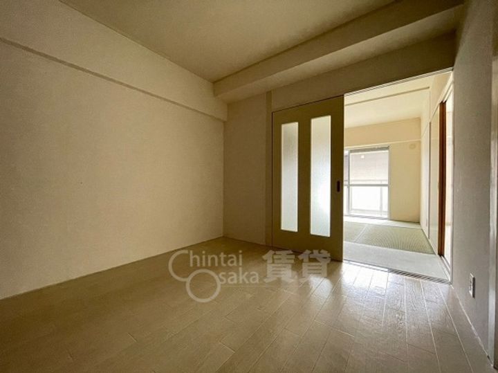 大阪府豊中市岡町南3丁目の賃貸マンションの居間