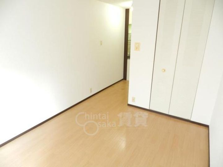大阪府箕面市箕面5丁目の賃貸アパートの居間