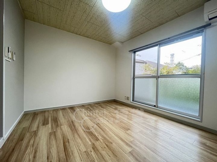 大阪府箕面市新稲1丁目の賃貸アパートの居間