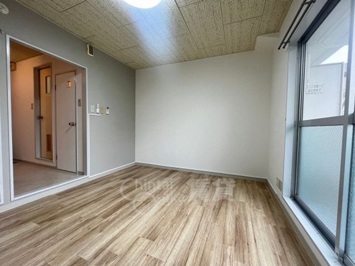 大阪府箕面市新稲1丁目の賃貸アパートの居間