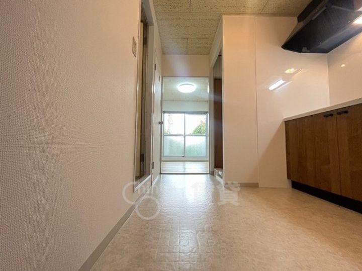 大阪府箕面市新稲1丁目の賃貸アパートの玄関