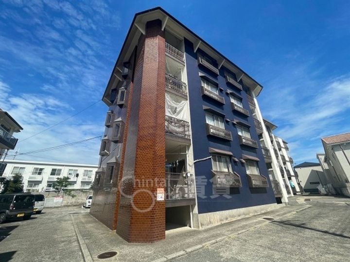 大阪府箕面市西小路5丁目の賃貸マンションの外観