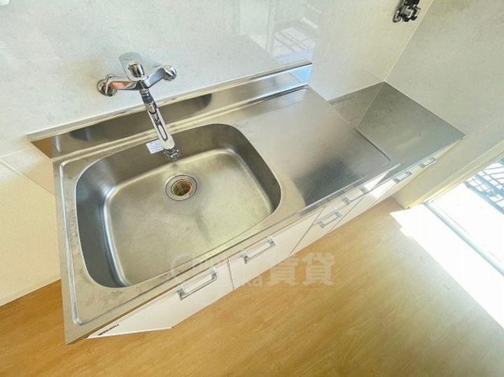 大阪府箕面市西小路5丁目の賃貸マンションのキッチン