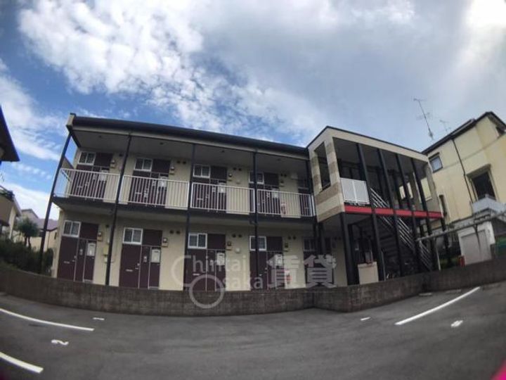 大阪府茨木市南春日丘2丁目の賃貸アパートの外観