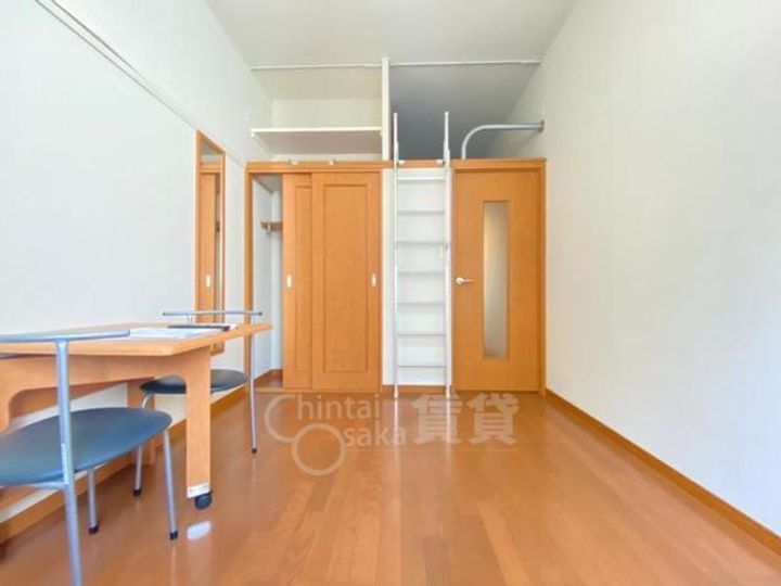 大阪府吹田市豊津町の賃貸アパートの居間