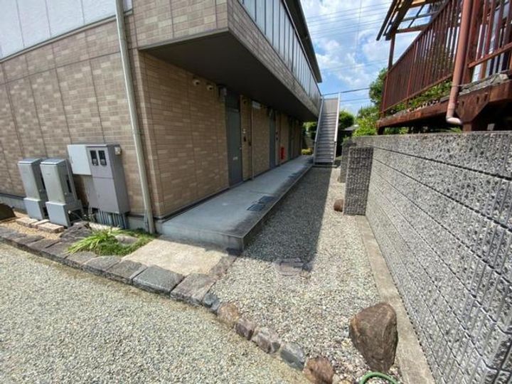 兵庫県川西市笹部1丁目の賃貸アパートの玄関
