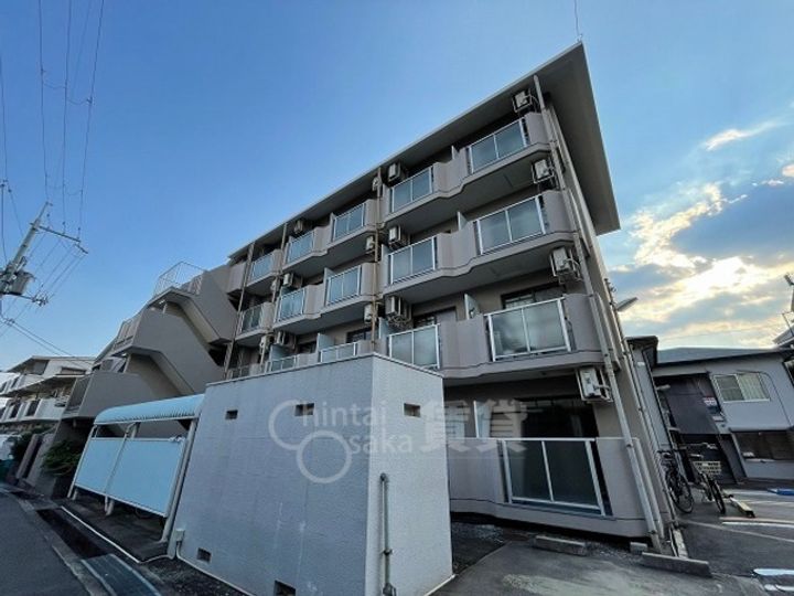 大阪府箕面市西小路5丁目の賃貸マンションの外観