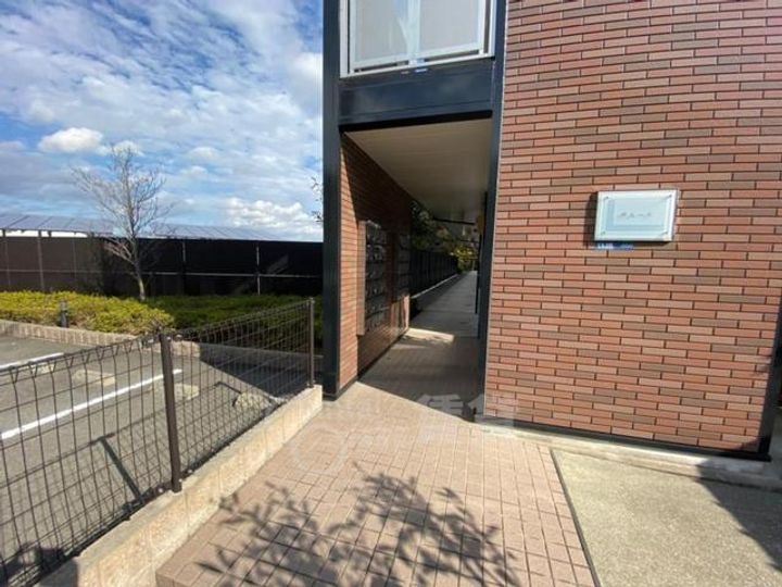 大阪府茨木市豊川2丁目の賃貸アパートの玄関