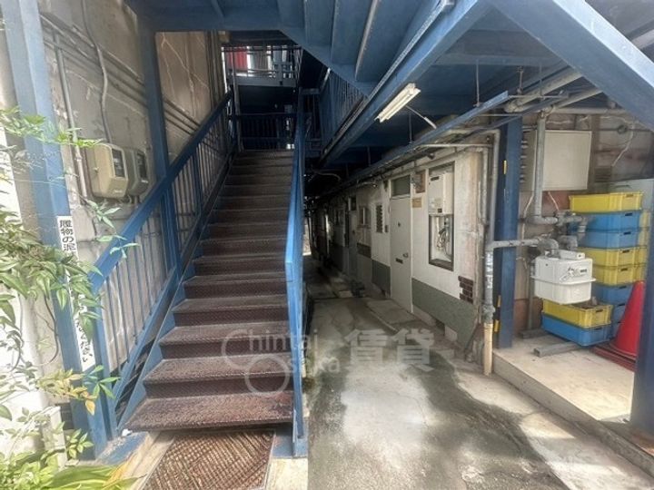 兵庫県川西市花屋敷1丁目の賃貸マンションの玄関