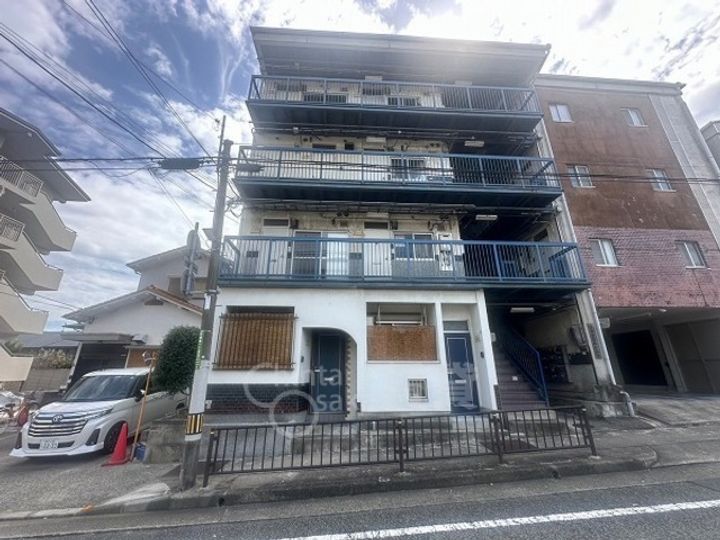 兵庫県川西市花屋敷1丁目の賃貸マンションの外観