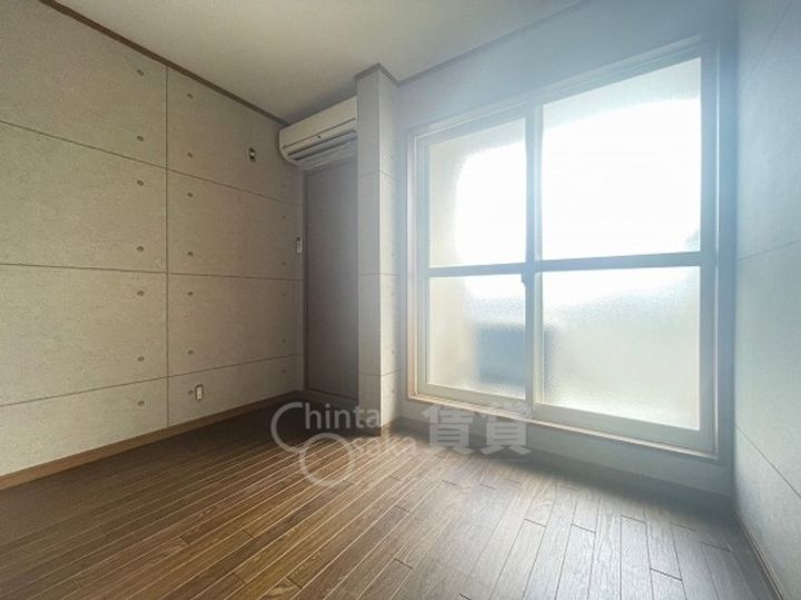 兵庫県川西市花屋敷1丁目の賃貸マンションの居間