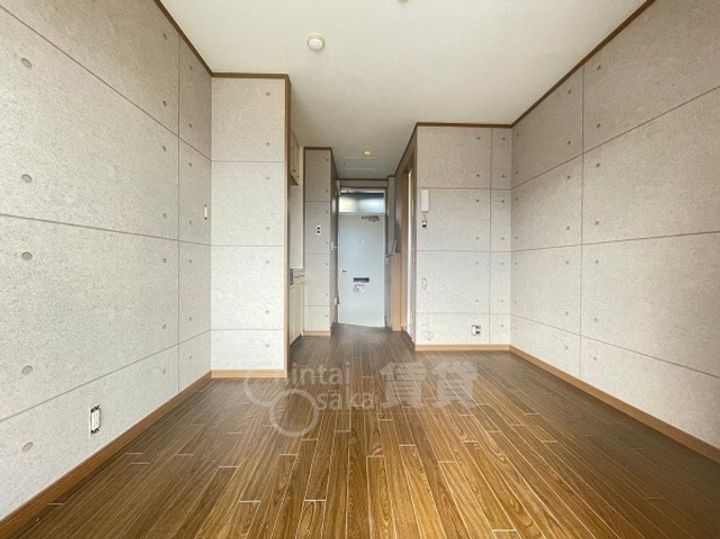 兵庫県川西市花屋敷1丁目の賃貸マンションの居間