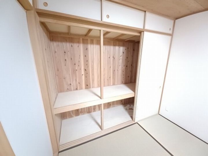 兵庫県川西市花屋敷1丁目の賃貸マンションの内装