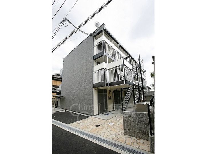 大阪府豊中市若竹町1丁目の賃貸アパートの玄関