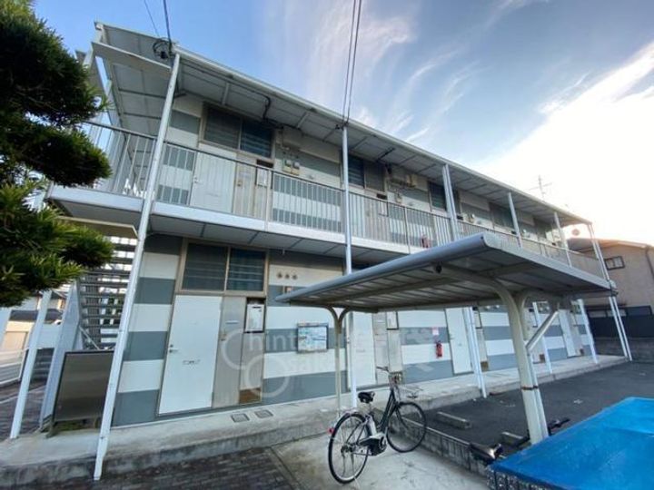 大阪府茨木市南春日丘6丁目の賃貸アパートの外観